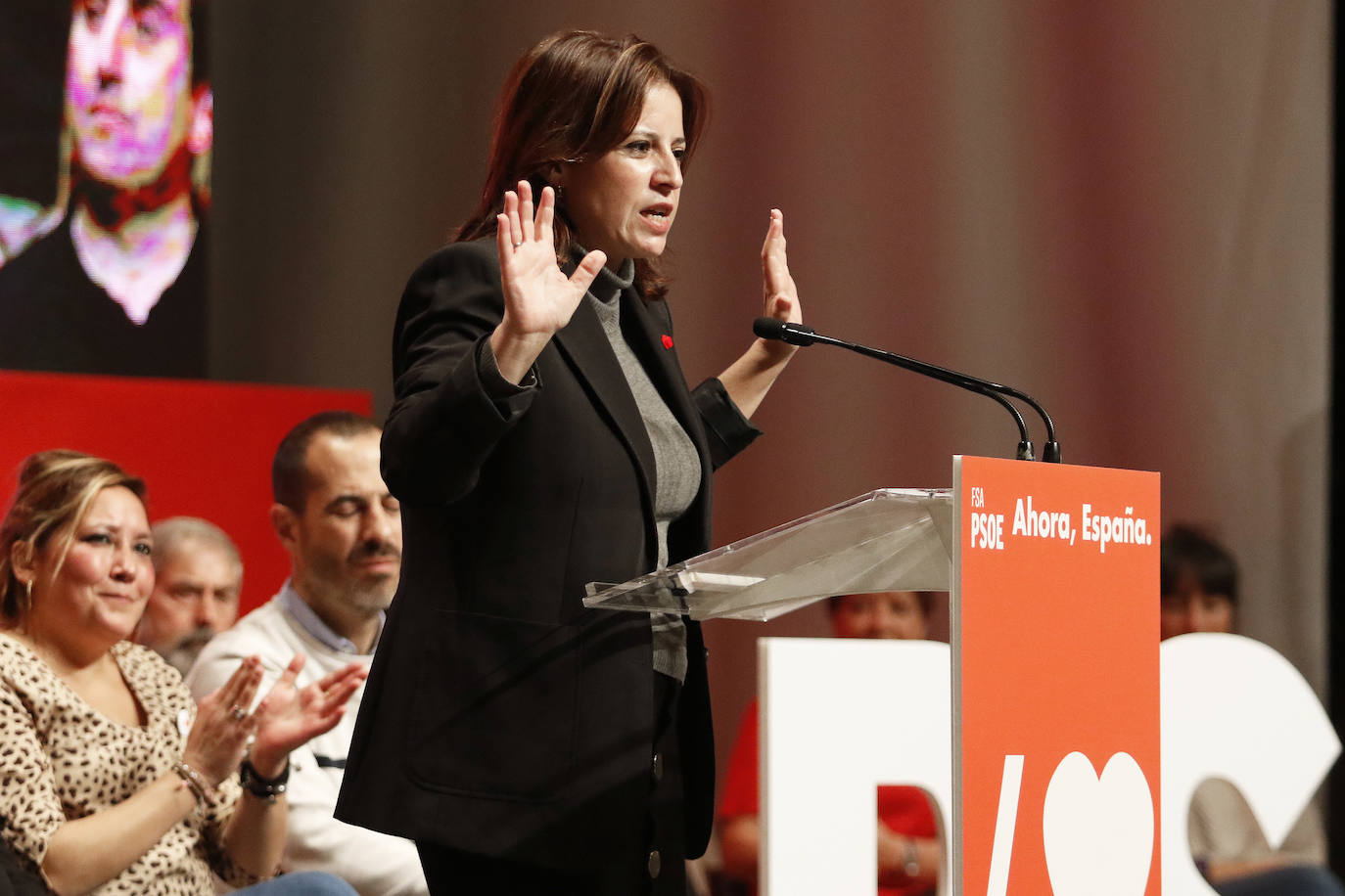 La vicepresidenta del Gobierno en funciones asegura en Gijón que su formación se prepara para una campaña de «todos» contra el PSOE