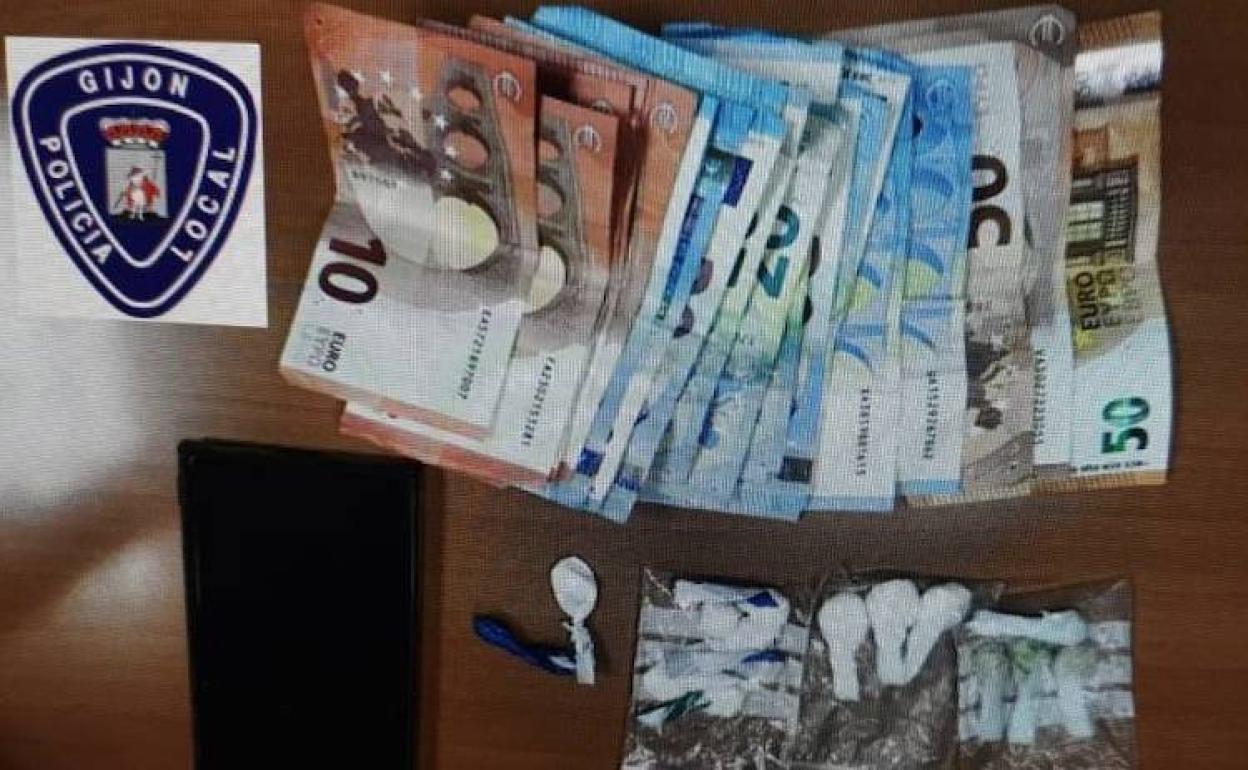 Imagen del dinero y las sustancias estupefacientes incautadas 