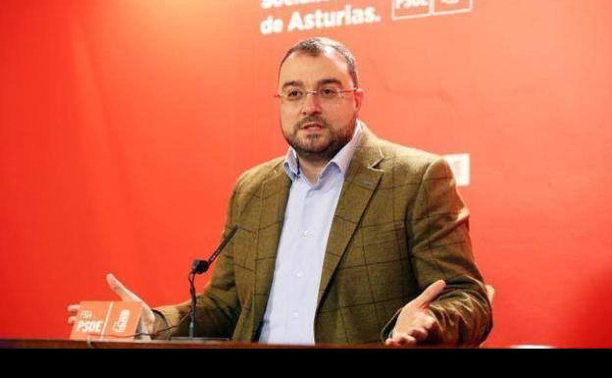 Adrián Barbón advierte del «avance de la extrema derecha» en las encuestas electorales