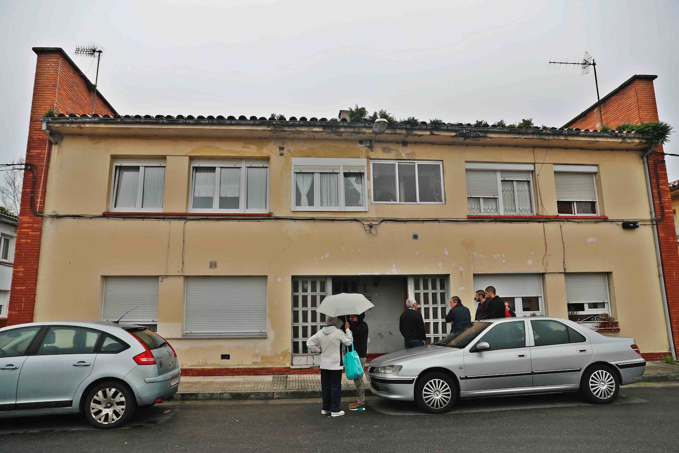 El propietario de una de la vivienda entregó las llaves a la comisión judicial sin oponer resistencia