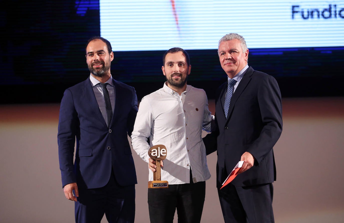 Los jóvenes empresarios asturianos entregan sus premios