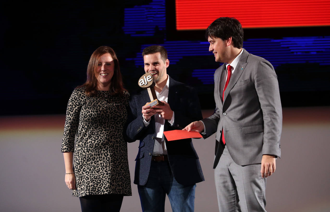 Los jóvenes empresarios asturianos entregan sus premios