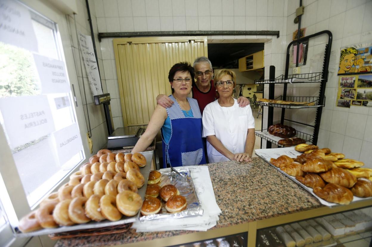 María Jesús Méndez, Juan José Suárez y Clara Méndez . 