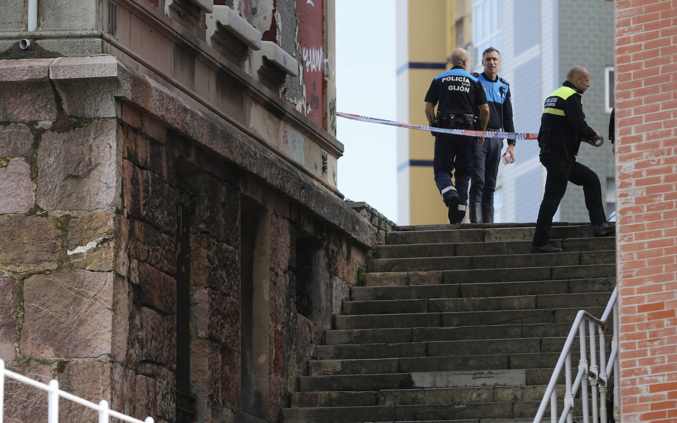 La borrasca 'Amelie' que azota la cornisa Cantábrica ha dejado rachas de hasta 130 kilómetros por hora en Asturias, lo que ha provocado numerosos incidentes en la región, sobre todo, árboles caídos.