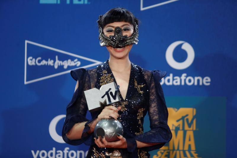 Lola Índigo se alzó este domingo con el premio al Mejor Artista Español en la fiesta de la música de los Premios MTV que se celebraron en Sevilla.