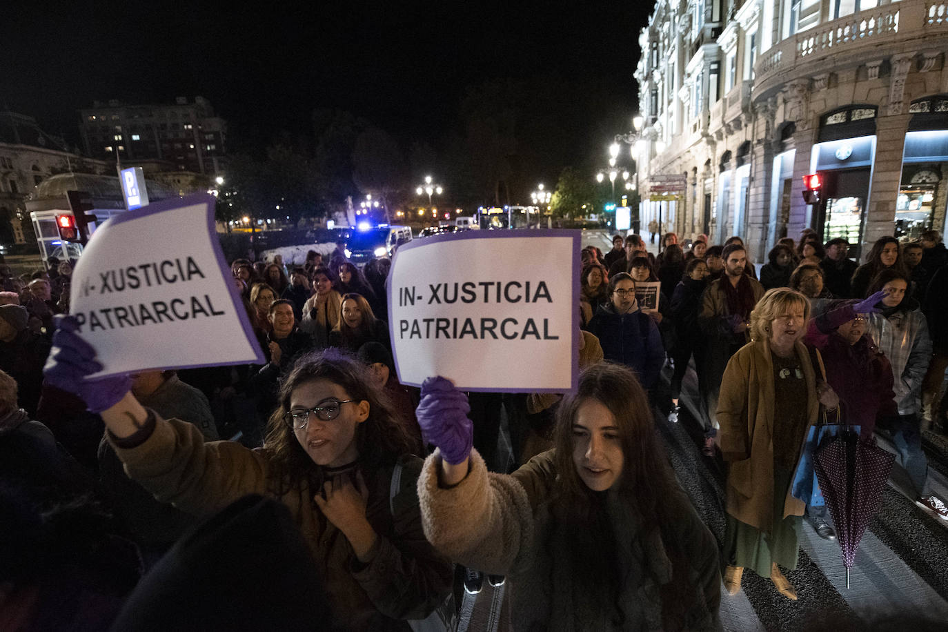 Los colectivos feministas de la región han convocado manifestaciones de repulsa contra la sentencia de la 'manada' de Manresa en varias localidades como Gijón, Oviedo, Mieres, Piedras Blancas,Pola de Laviana o Cangas de Onís. 