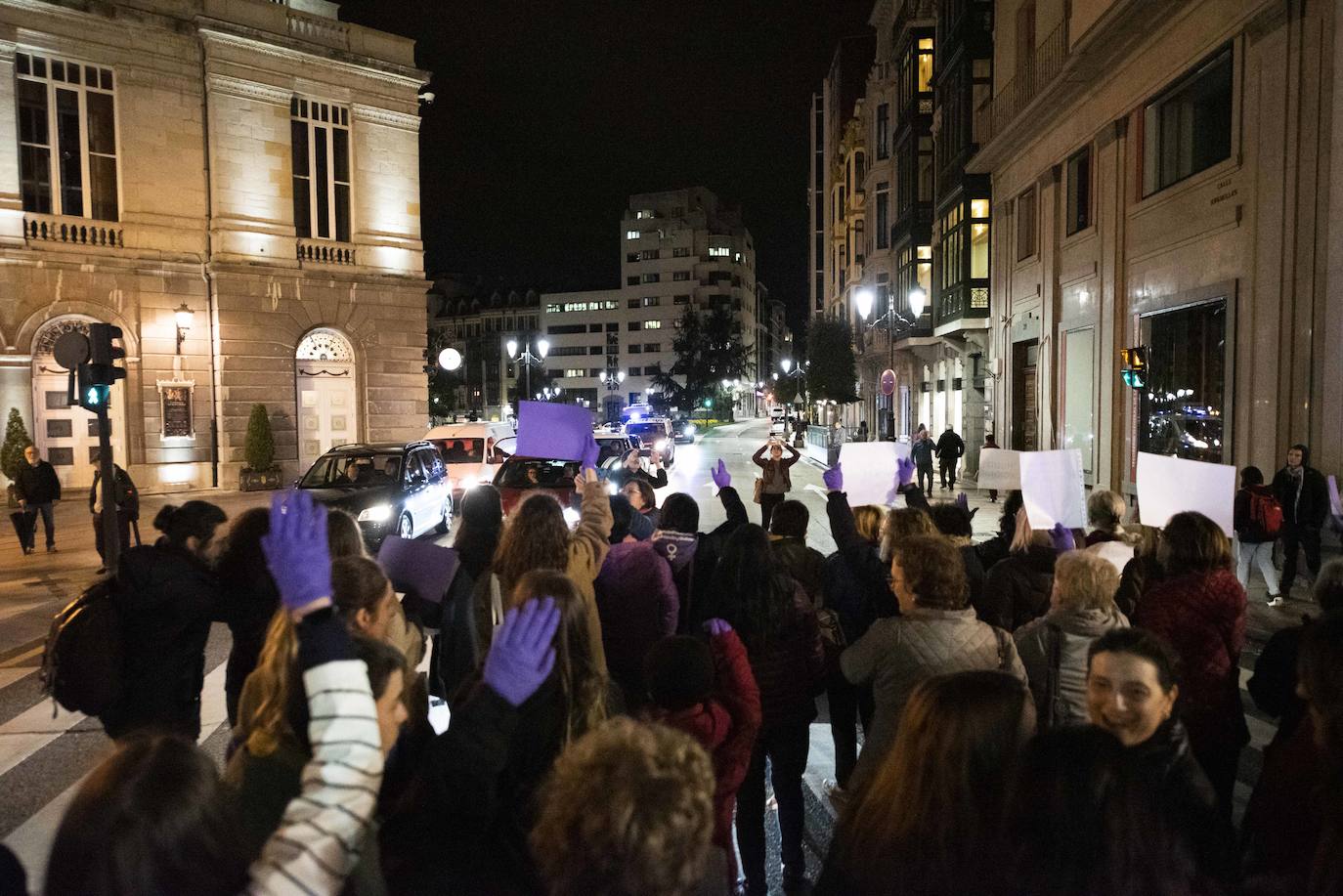 Los colectivos feministas de la región han convocado manifestaciones de repulsa contra la sentencia de la 'manada' de Manresa en varias localidades como Gijón, Oviedo, Mieres, Piedras Blancas,Pola de Laviana o Cangas de Onís. 