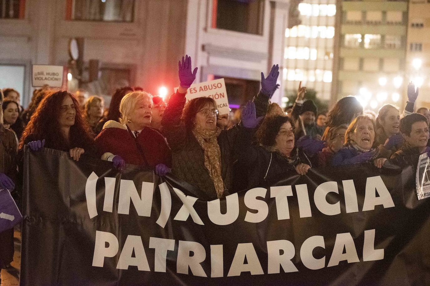 Los colectivos feministas de la región han convocado manifestaciones de repulsa contra la sentencia de la 'manada' de Manresa en varias localidades como Gijón, Oviedo, Mieres, Piedras Blancas,Pola de Laviana o Cangas de Onís. 
