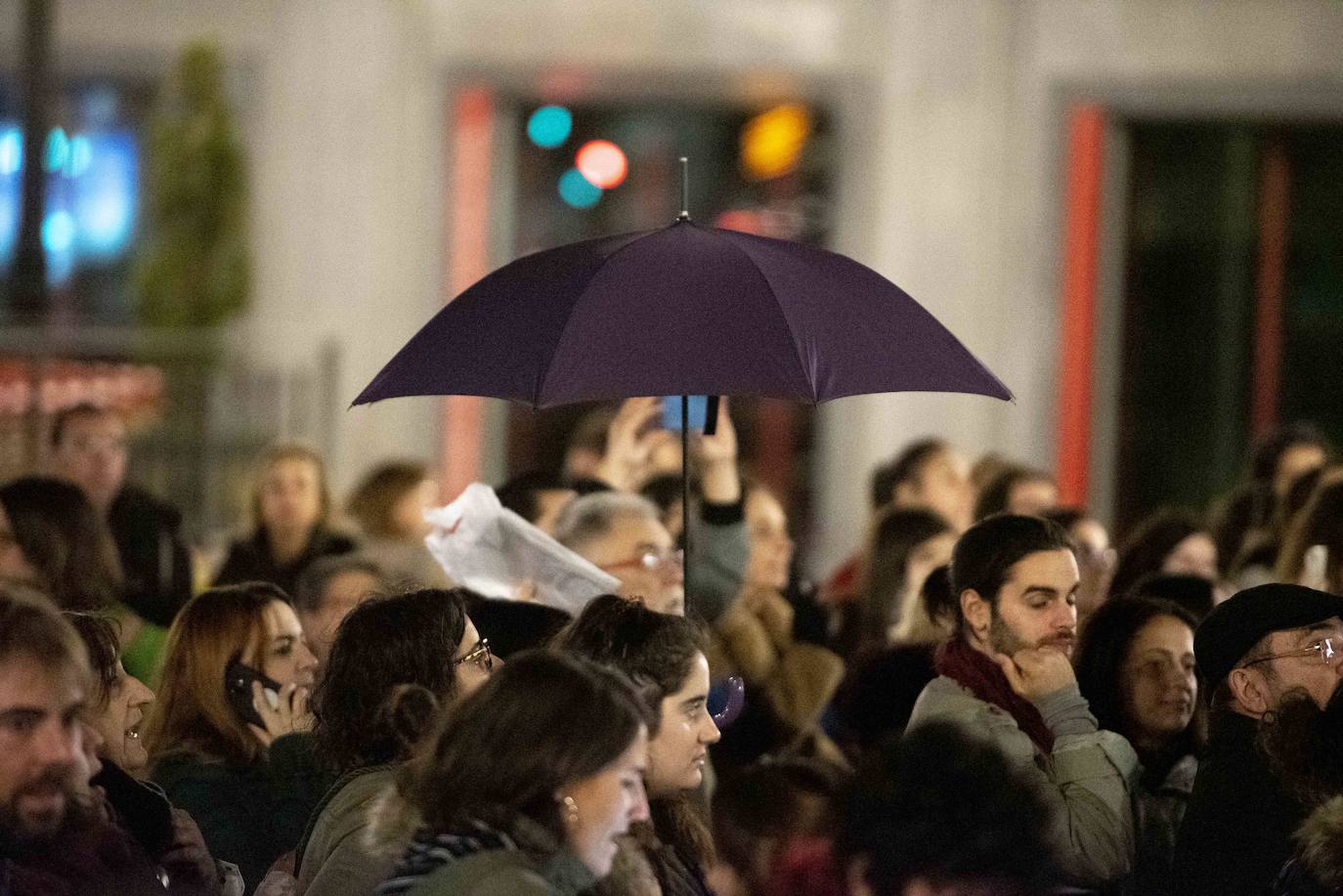 Los colectivos feministas de la región han convocado manifestaciones de repulsa contra la sentencia de la 'manada' de Manresa en varias localidades como Gijón, Oviedo, Mieres, Piedras Blancas,Pola de Laviana o Cangas de Onís. 
