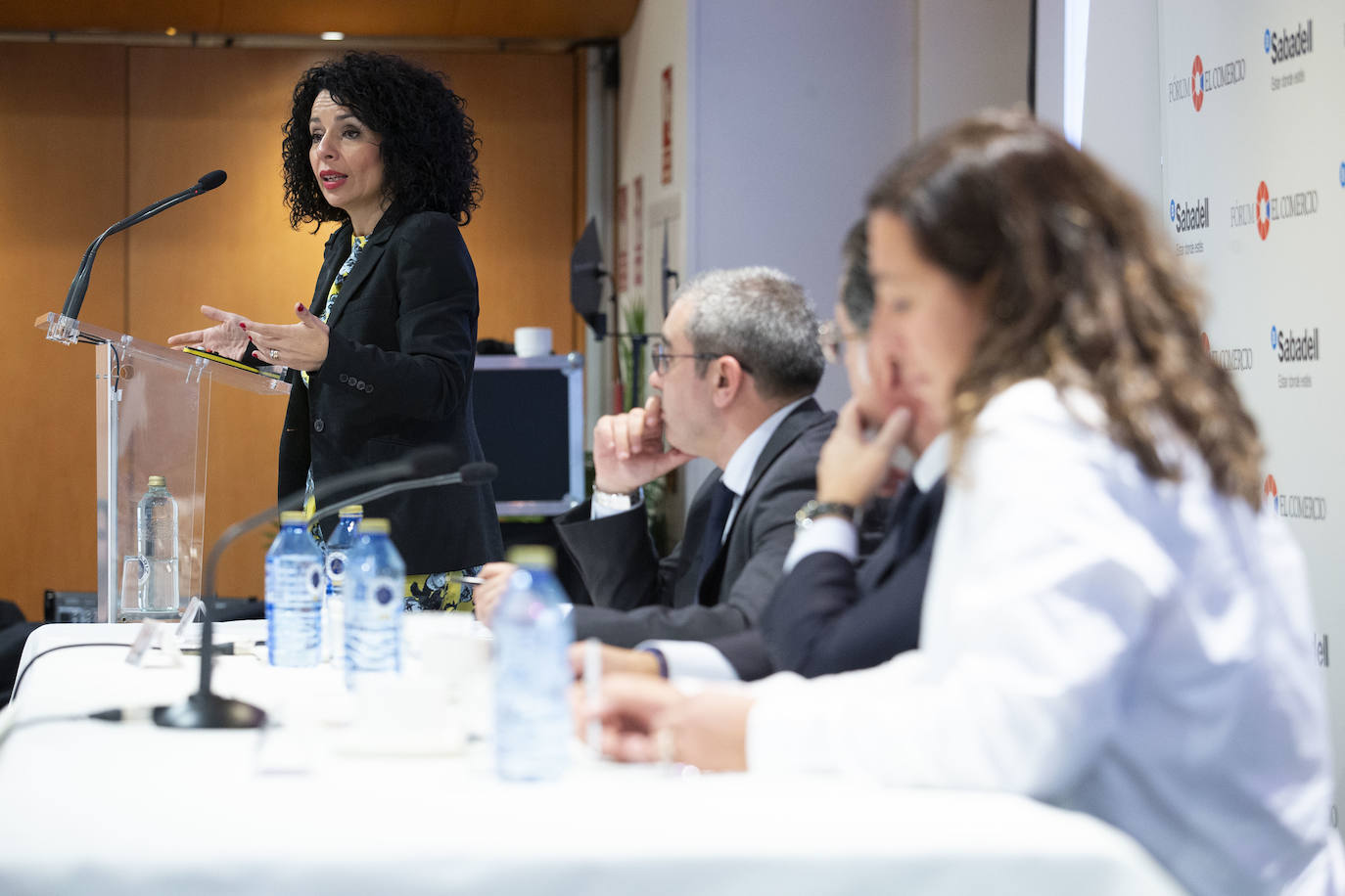 El Fórum de EL COMERCIO, organizado en colaboración con el Banco Sabadell, ha contado con las expertas en la materia, Sonia Bosch, de Banco Sabadell, y la profesora Inmaculada Domínguez.
