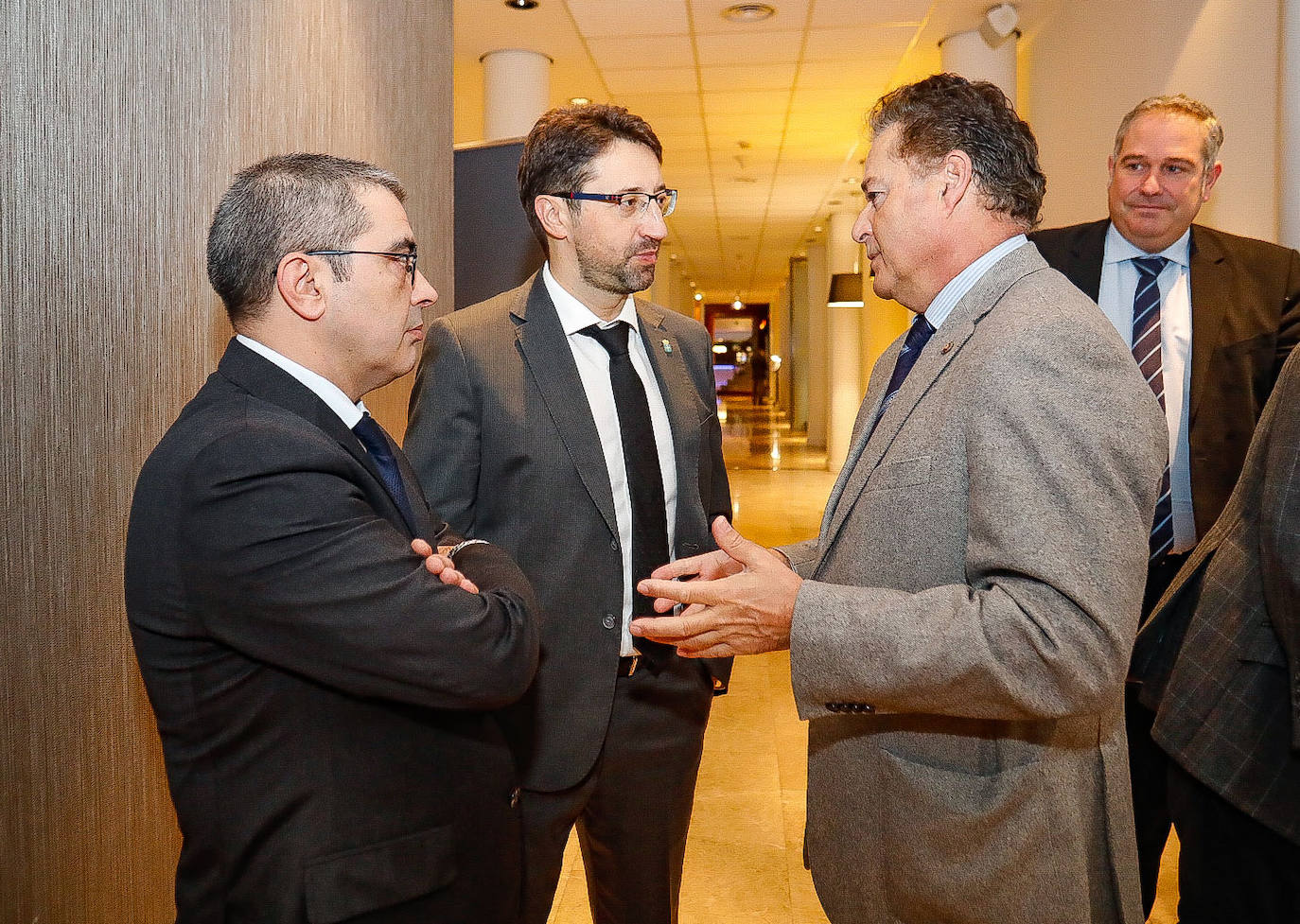 El Fórum de EL COMERCIO, organizado en colaboración con el Banco Sabadell, ha contado con las expertas en la materia, Sonia Bosch, de Banco Sabadell, y la profesora Inmaculada Domínguez.