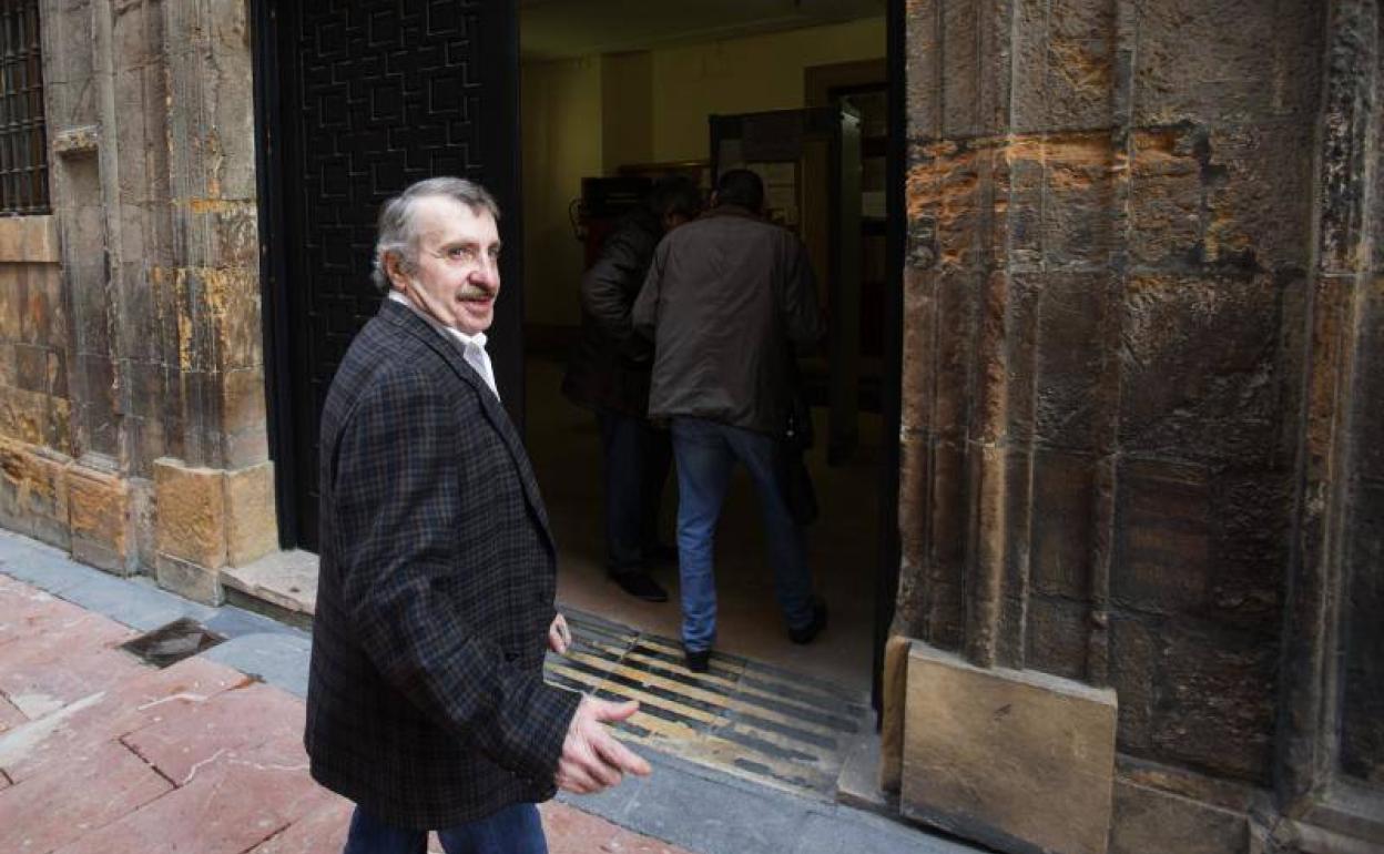 Maximino Sánchez a su llegada hoy al juzgado. 