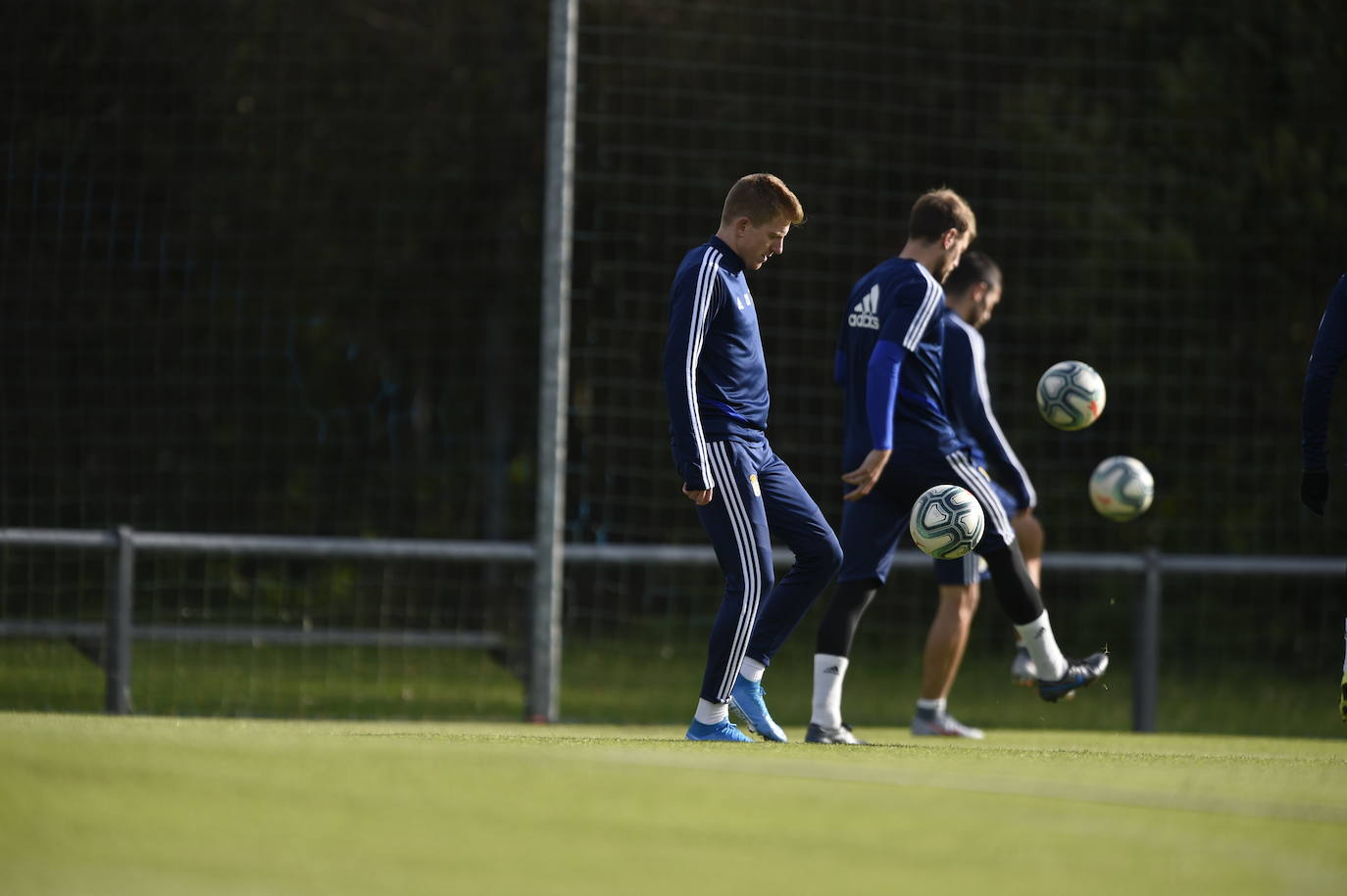 Los jugadores del Real Oviedo han preparado esta mañana el encuentro del sábado. 