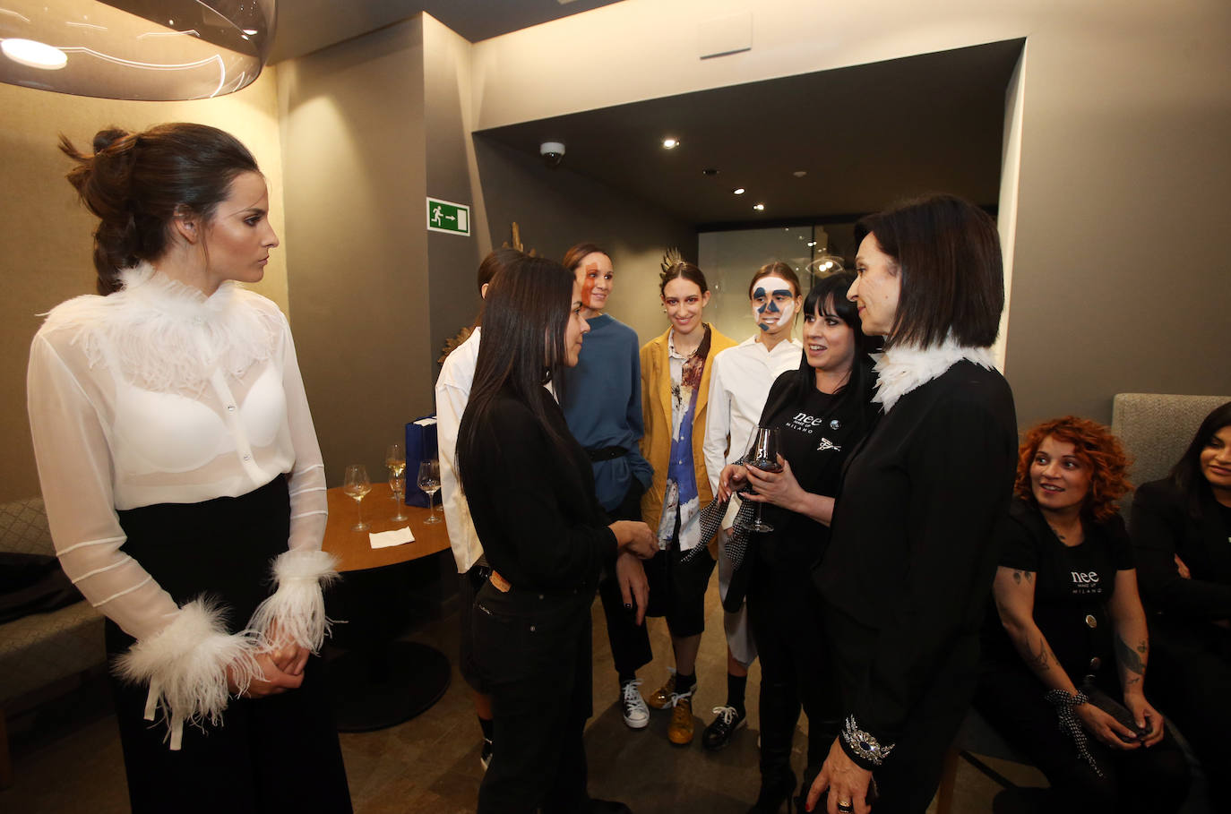 Minimalismo, diseñor en clave oversize, colores neutros e inspiración parisina. Así han sido los diseños de la joven diseñadora Beatriz de Blass en el adelanto de la Pasarela Campoamor. ElVerso, por su parte, triunfa con blusas capaces de vestir y de realzar la esencia de una mujer elegante y sencillas. Josechu Santana presentó tres modelos de bodas con María.