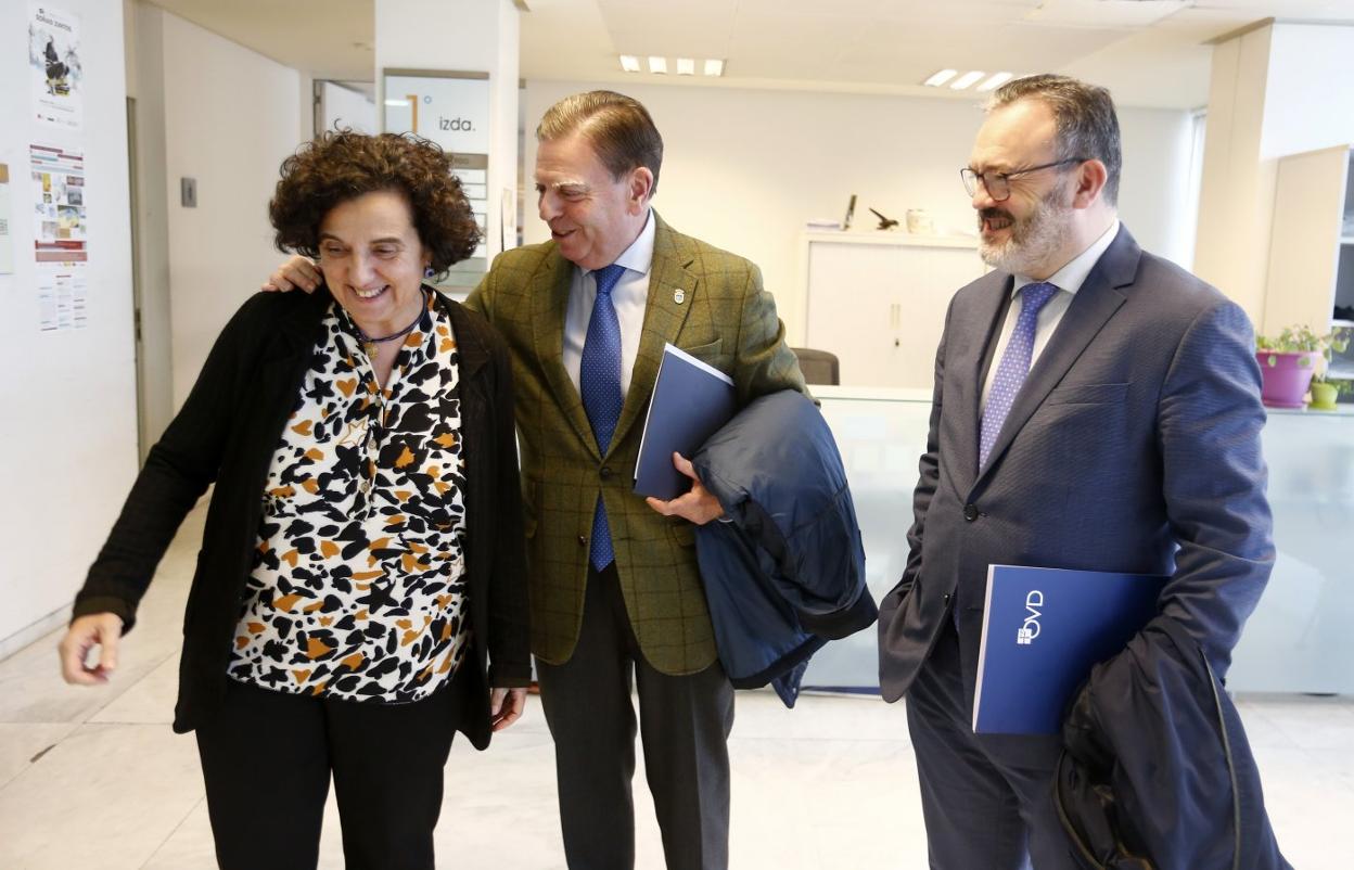 Berta Piñán, Alfredo Canteli y Alfredo García Quitana, ayer. 