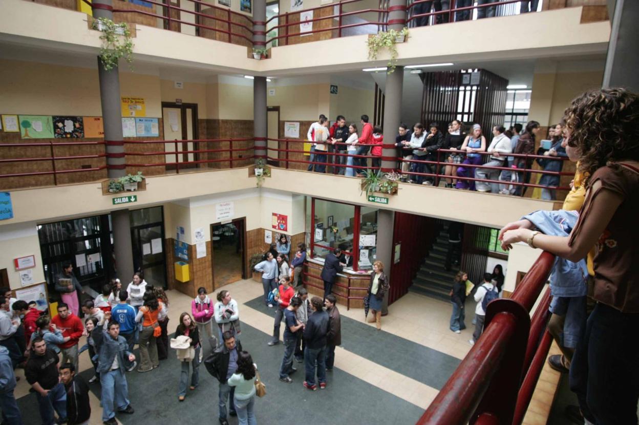 Instituto Isla de la Deva de Piedras Blancas. 