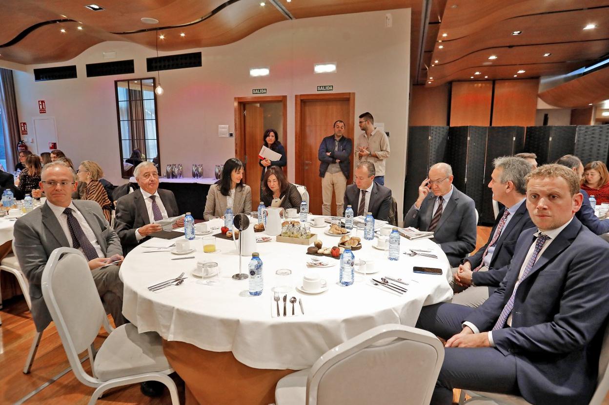 Ignacio Friera, Ángel Benito Llanos, Eva Arroyo, María Rosario Fombona, José Clemente Vázquez, Alberto Fernández, Isidro Peñalver y Armando López. 