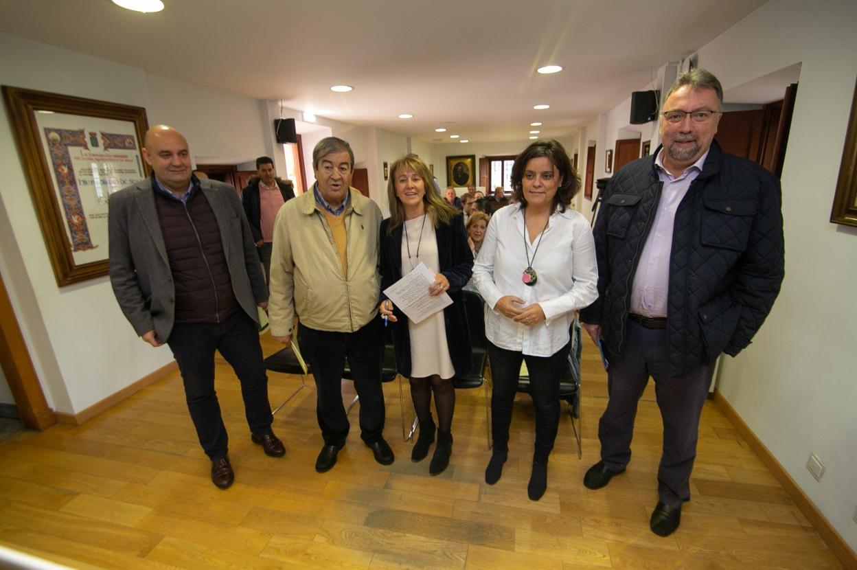 Francisco Álvarez-Cascos y Paloma Gázquez, ayer junto a Pedro Leal, Beatriz Polledo e Isidro Martínez Oblanca. 