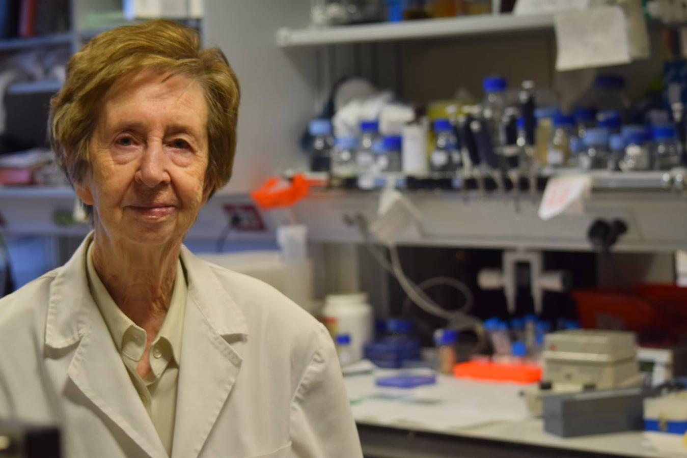 Bioquímica, discípula de Severo Ochoa, pionera en la Biología Molecular y la Biotecnología, una de las grandes científicas de este país. La asturiana ha fallecido este jueves a los 80 años.