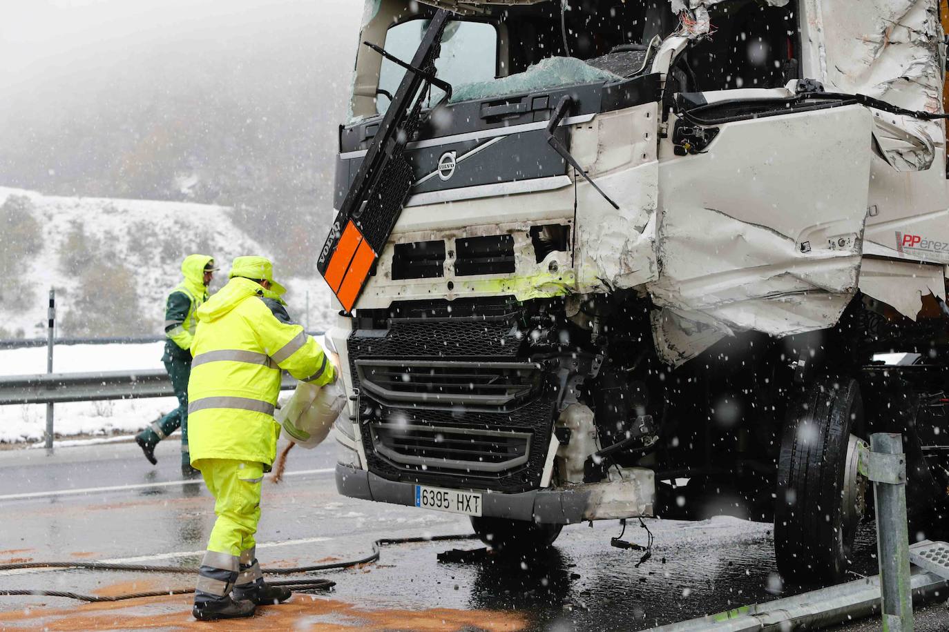 Tras el accidente mortal, la circulación en sentido Asturias, según informó, Aucalsa, quedaba restablecida en torno a las 8 horas, mientras que la calzada en sentido León quedaba totalmente expedita a las nueve menos cinco de la mañana