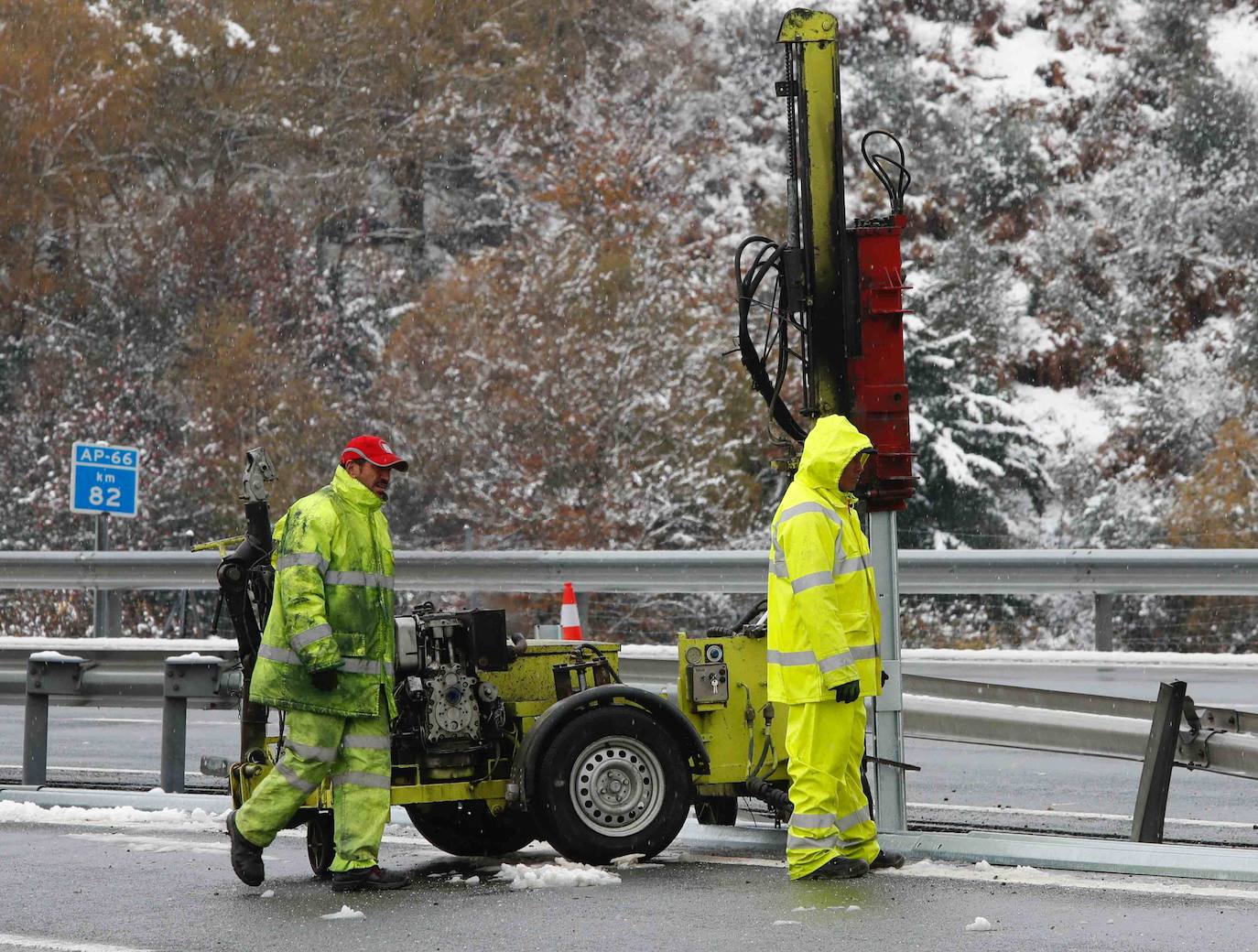 Tras el accidente mortal, la circulación en sentido Asturias, según informó, Aucalsa, quedaba restablecida en torno a las 8 horas, mientras que la calzada en sentido León quedaba totalmente expedita a las nueve menos cinco de la mañana