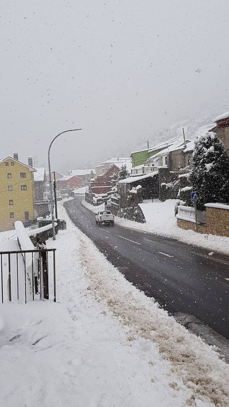 La nieve se asoma tímida en el Occidente asturiano