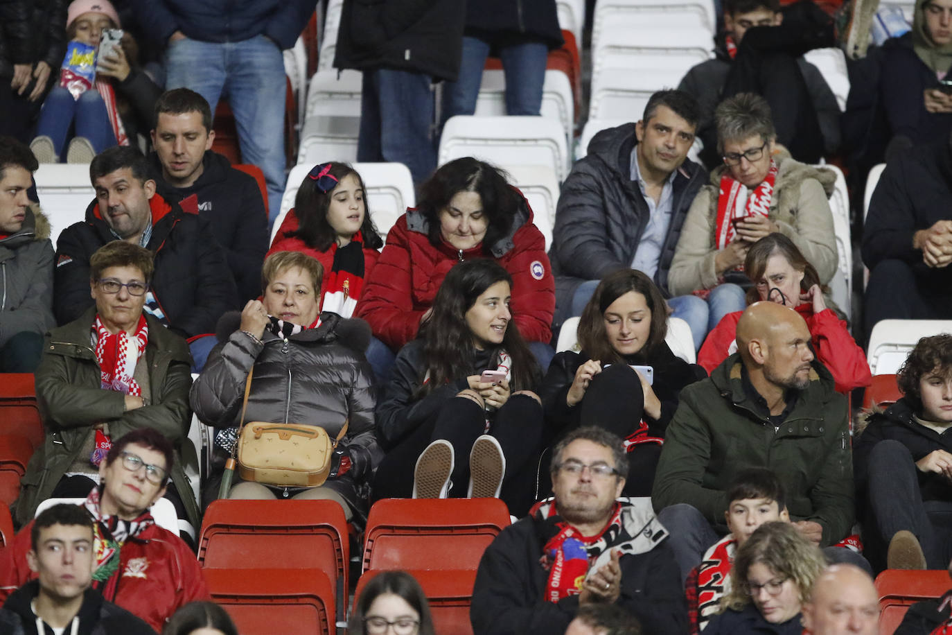 ¿Estuviste este sábado en El Molinón en el partido Sporting - Numancia? ¡Búscate en nuestra galería de imágenes! 