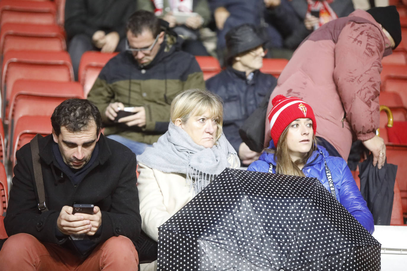 ¿Estuviste este sábado en El Molinón en el partido Sporting - Numancia? ¡Búscate en nuestra galería de imágenes! 