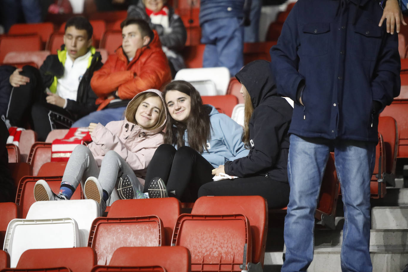 ¿Estuviste este sábado en El Molinón en el partido Sporting - Numancia? ¡Búscate en nuestra galería de imágenes! 