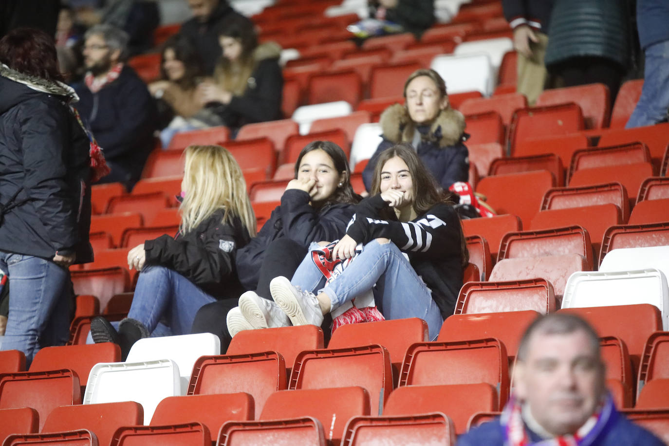 ¿Estuviste este sábado en El Molinón en el partido Sporting - Numancia? ¡Búscate en nuestra galería de imágenes! 