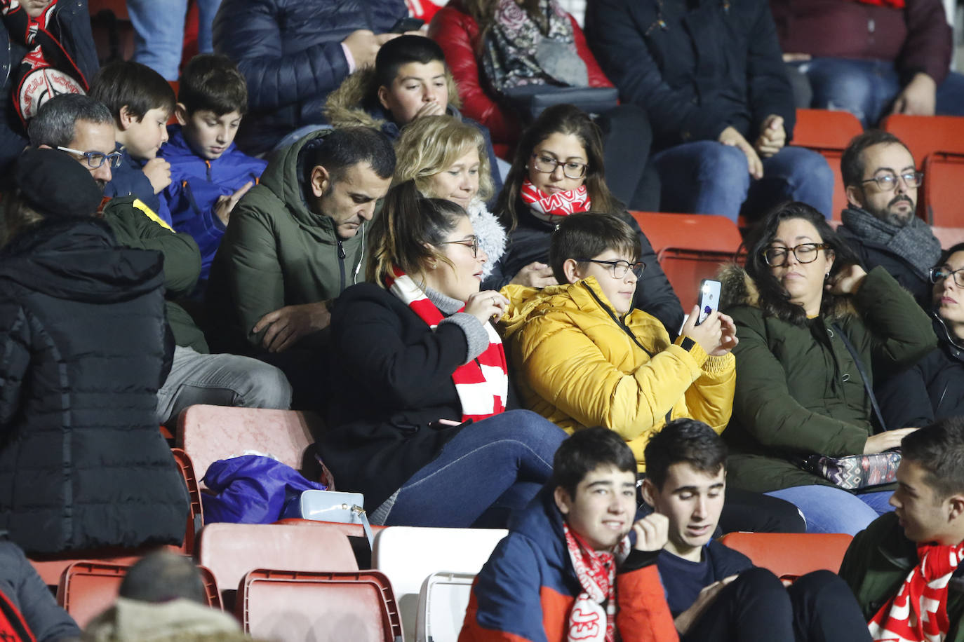 ¿Estuviste este sábado en El Molinón en el partido Sporting - Numancia? ¡Búscate en nuestra galería de imágenes! 