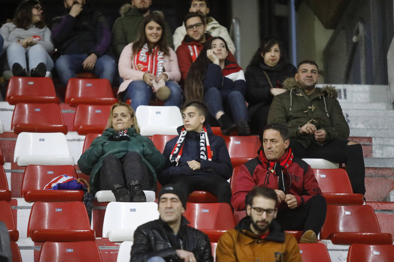 ¿Estuviste este sábado en El Molinón en el partido Sporting - Numancia? ¡Búscate en nuestra galería de imágenes! 