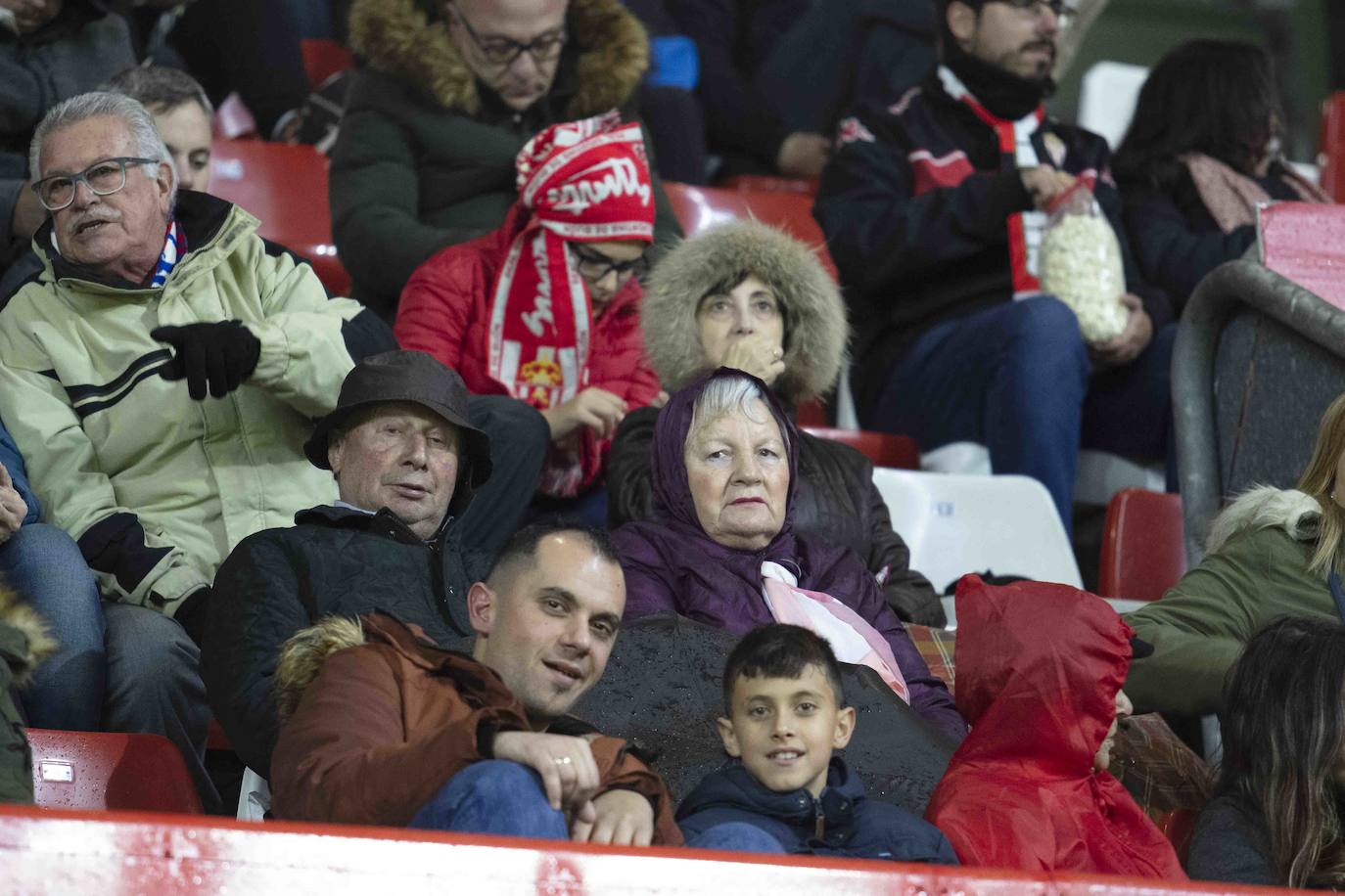 ¿Estuviste este sábado en El Molinón en el partido Sporting - Numancia? ¡Búscate en nuestra galería de imágenes! 