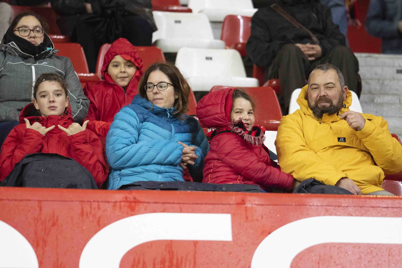 ¿Estuviste este sábado en El Molinón en el partido Sporting - Numancia? ¡Búscate en nuestra galería de imágenes! 