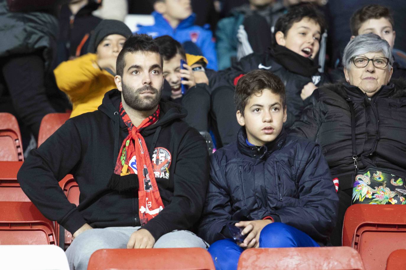 ¿Estuviste este sábado en El Molinón en el partido Sporting - Numancia? ¡Búscate en nuestra galería de imágenes! 