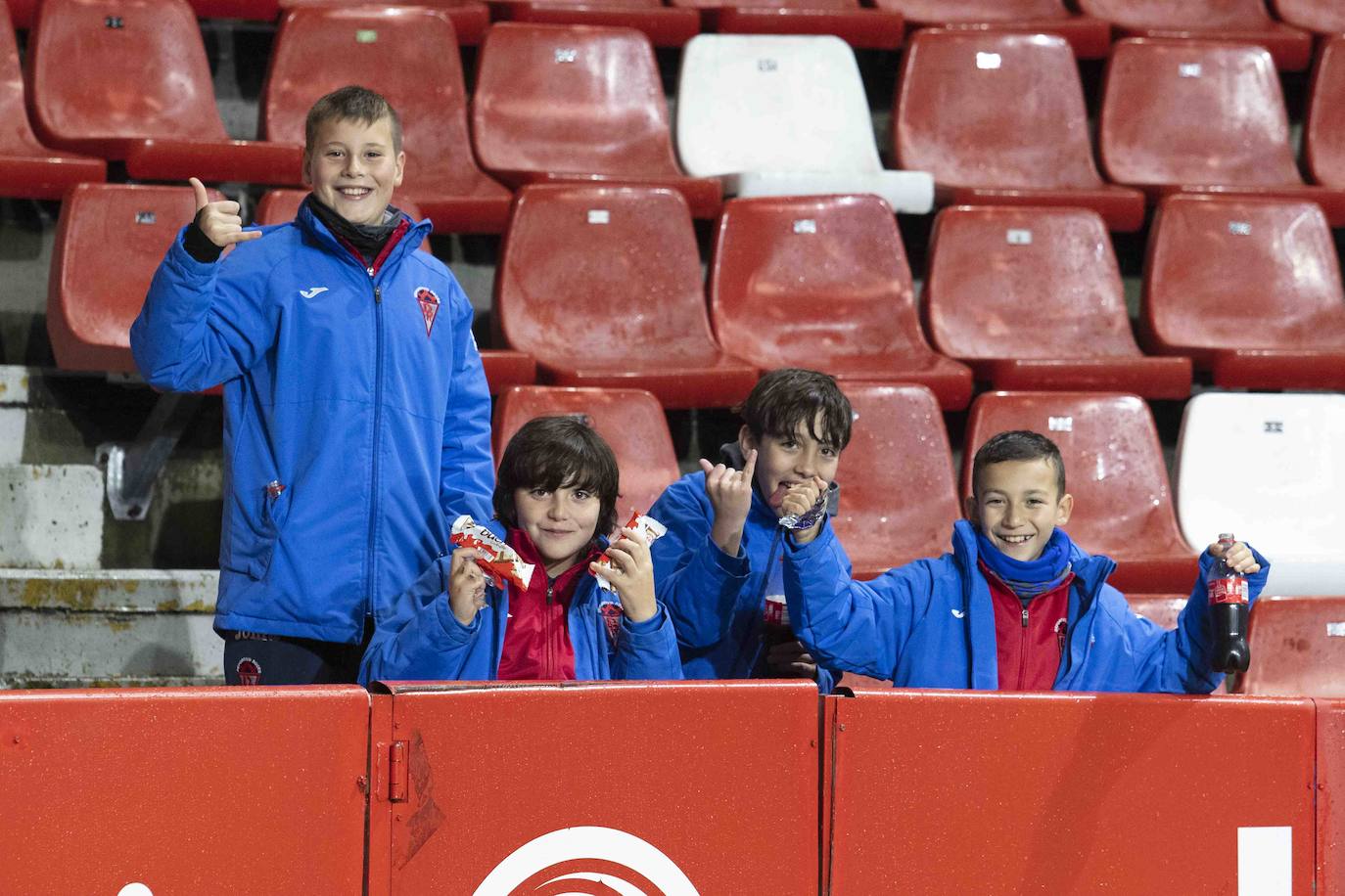 ¿Estuviste este sábado en El Molinón en el partido Sporting - Numancia? ¡Búscate en nuestra galería de imágenes! 