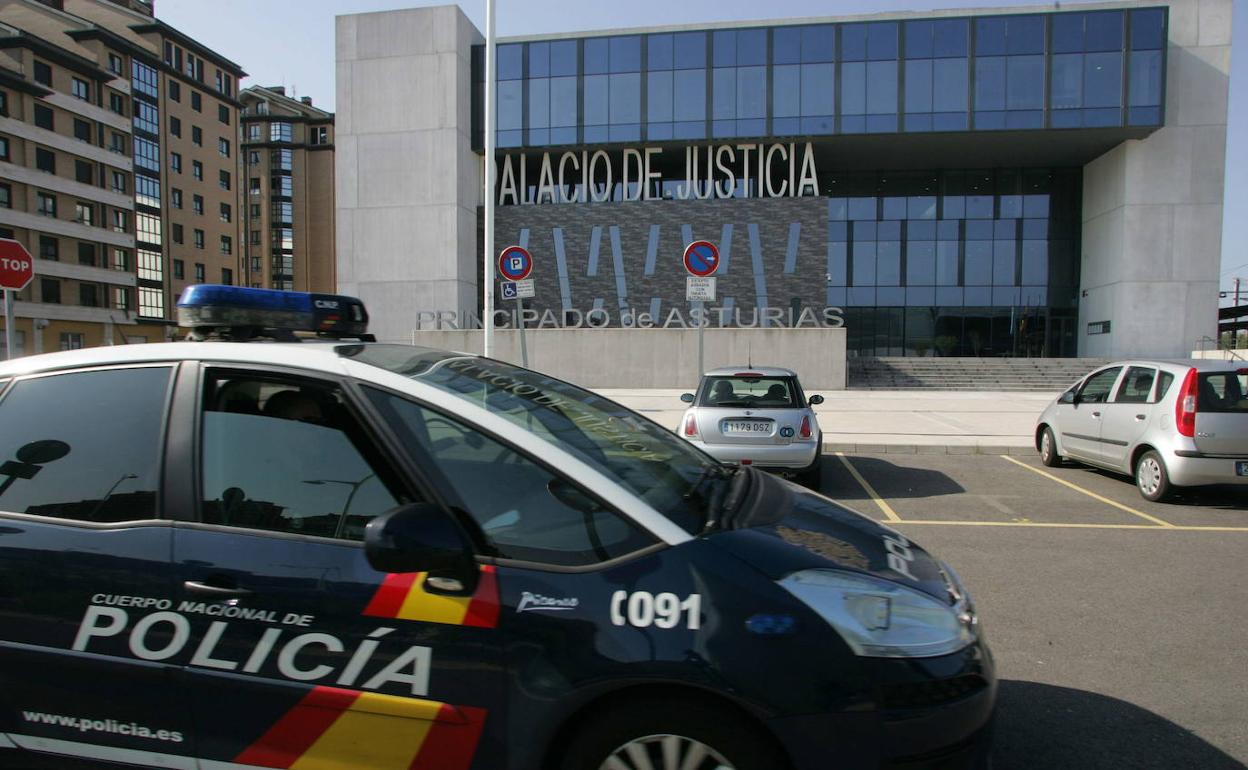Detenida una mujer ebria por pegar a su hijo de cinco años en un bar de Gijón