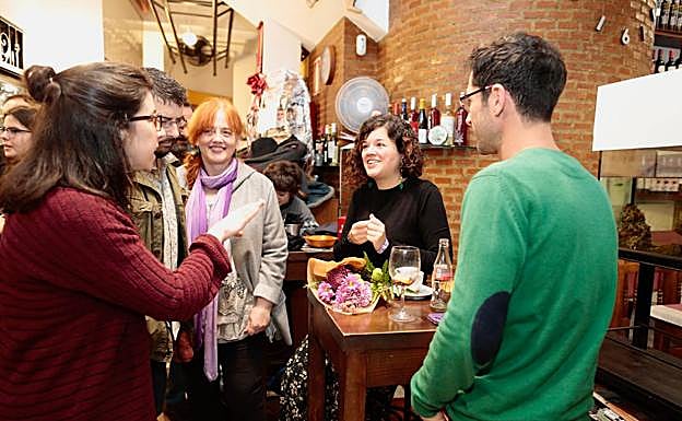 Sofía Castañón, celebrando su cumpleaños con amigos.