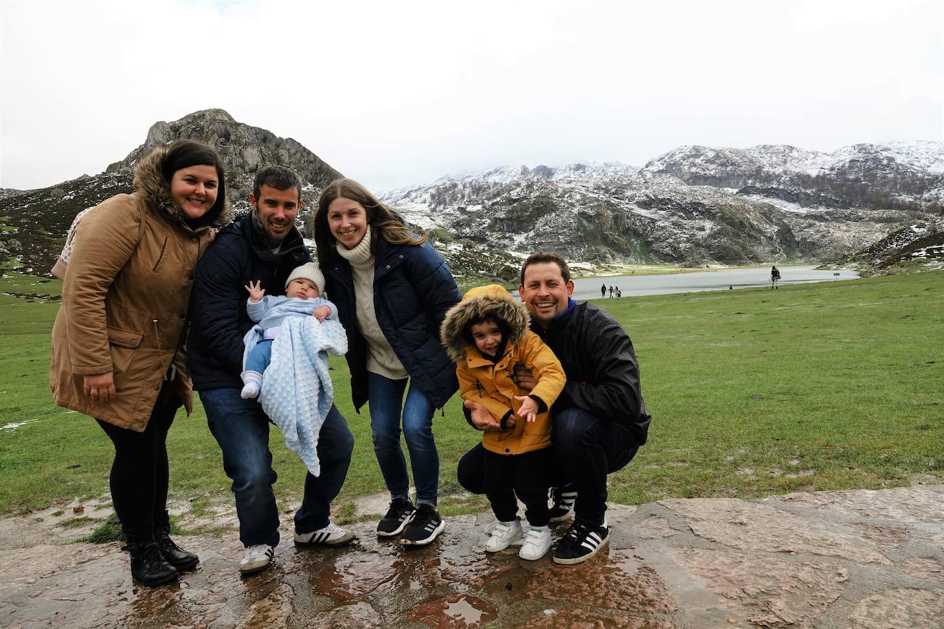 El viento del sur y la intensa lluvia provocaron la desaparición de nieve en el entorno de los Lagos de Covadonga pero favorece la aparición de otros tesoros como el desconocido tercer lago, 'El Bricial'.