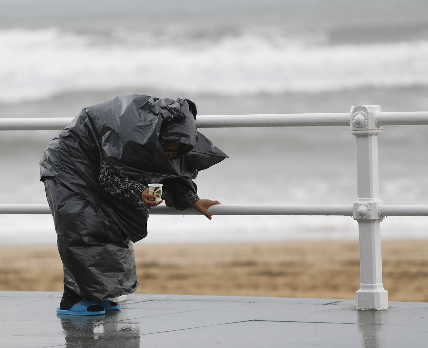 Fuertes lluvias y vientos en Gijón