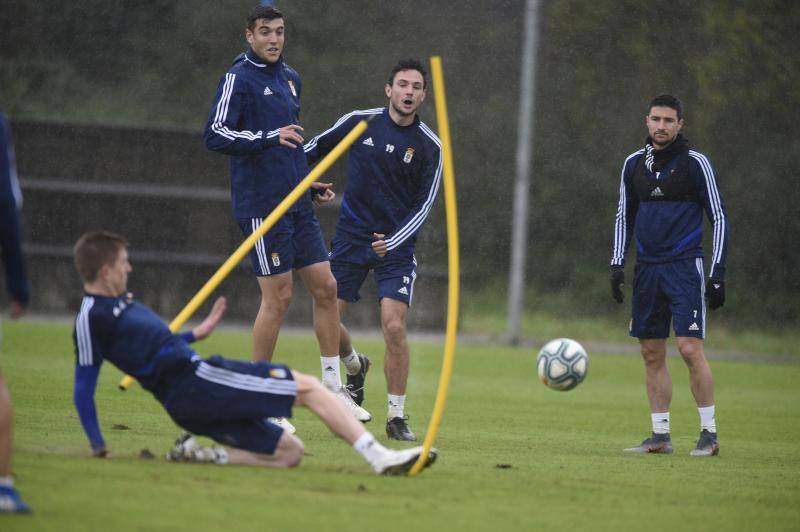Los azules han preparado este lunes el tercer derbi que se disputará en el Carlos Tartiere desde el regreso del Real Oviedo al fútbol profesional 