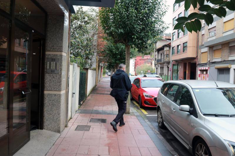 Un hombre ha apuñalado y matado a su yerno en su domicilio familiar en Mieres tras una disputa familiar, y posteriormente se ha entregado a la Policía. 