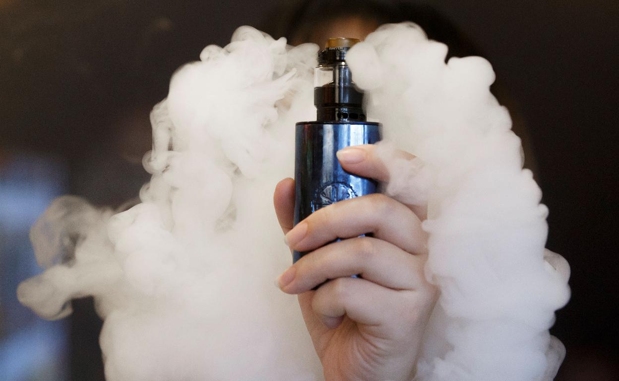 La sustancia sospechosa de causar la muerte de 'vapeadores' en EE UU está prohibida en Europa