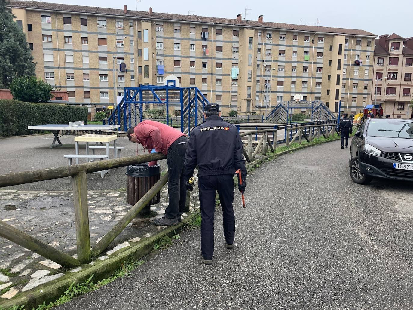 Un hombre ha apuñalado y matado a su yerno en su domicilio familiar en Mieres tras una disputa familiar, y posteriormente se ha entregado a la Policía.