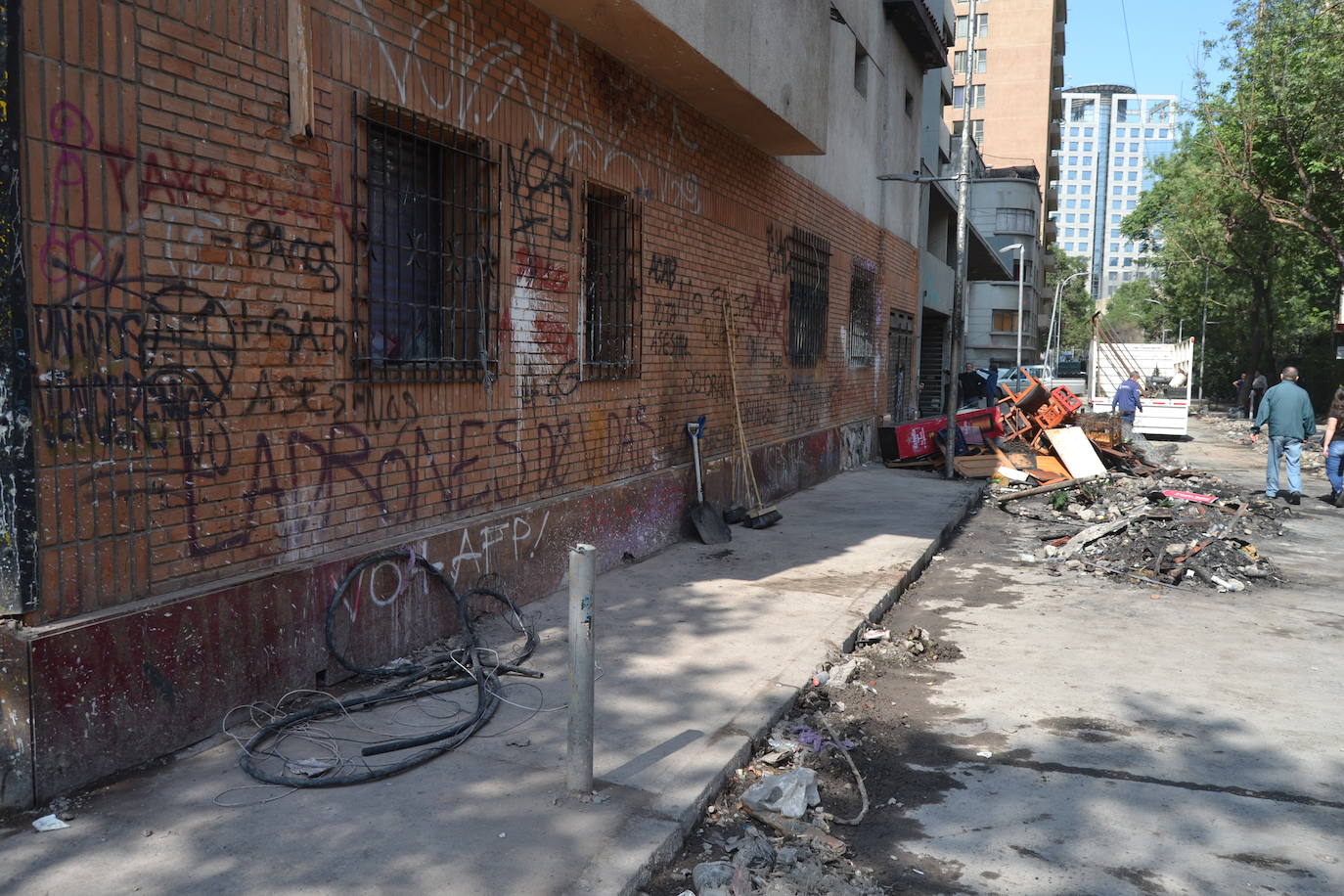 Fotos: Incendios y saqueos en hoteles y restaurantes de Lucio Torre en Chile