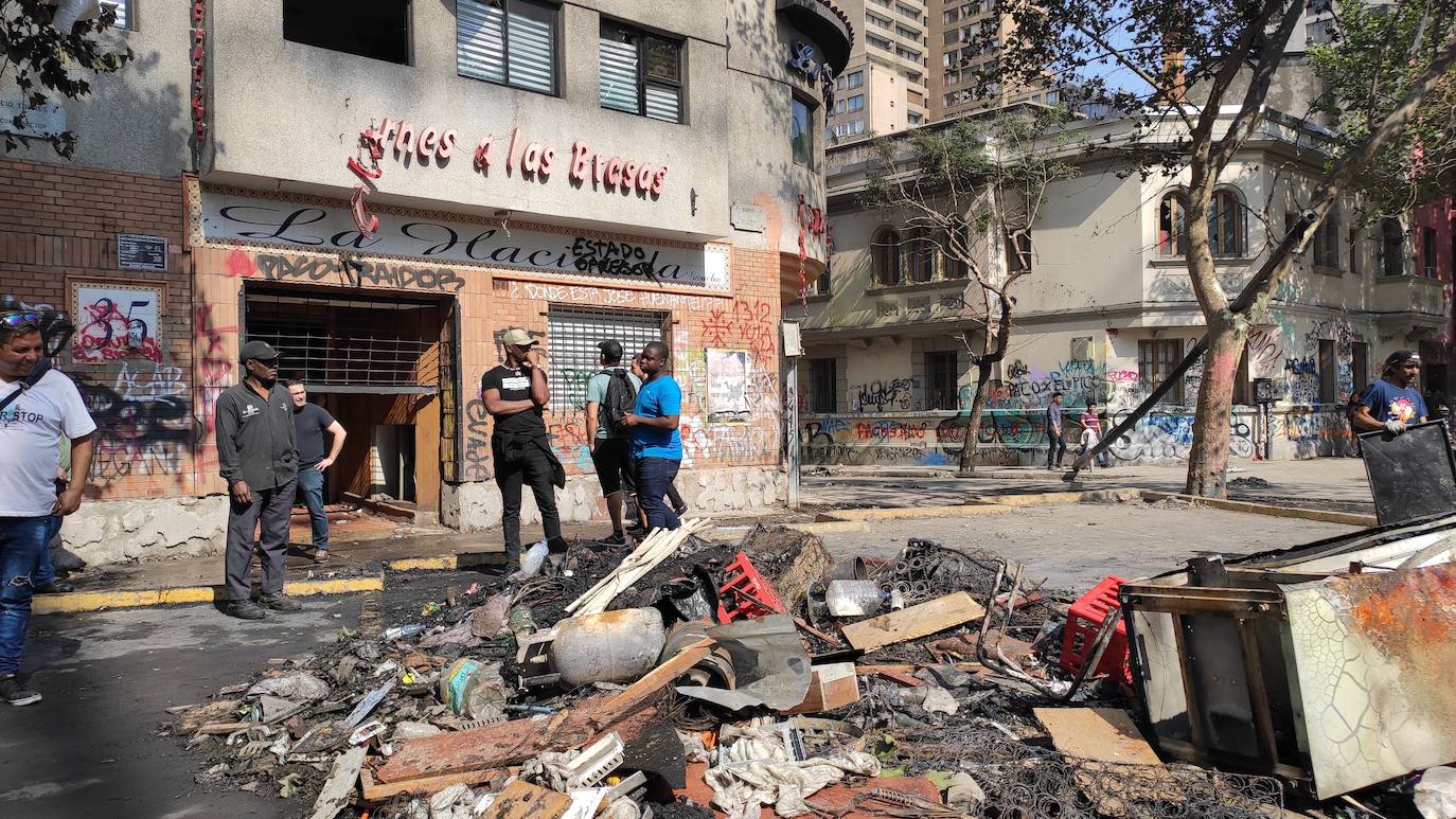 Fotos: Incendios y saqueos en hoteles y restaurantes de Lucio Torre en Chile