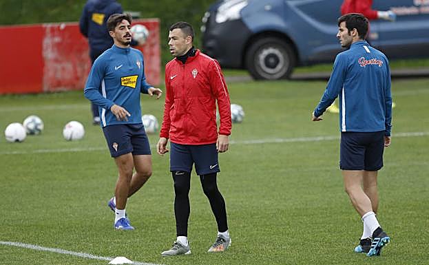 Sporting | Javi Fuego se estrena en el derbi asturiano: «El partido se va a decidir por detalles»