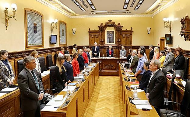 Minuto de silencio por Margarita Salas en el Pleno del Ayuntamiento de Gijón.