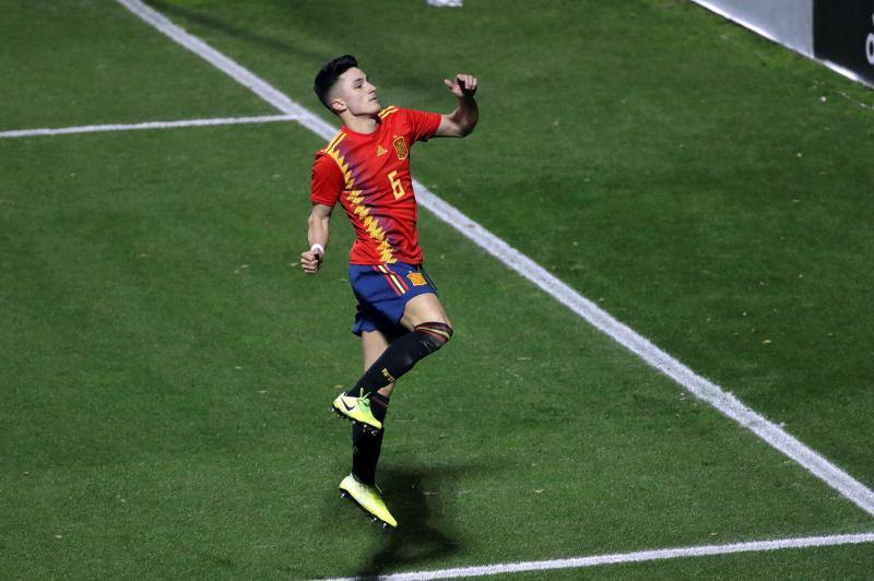 Llegó, debutó y triunfó. El mediocentro sportinguista ha sido el protagonista del primer gol ante Macedonia. Un golazo, que el rojiblanco ha celebrado con su compañeros de selección.