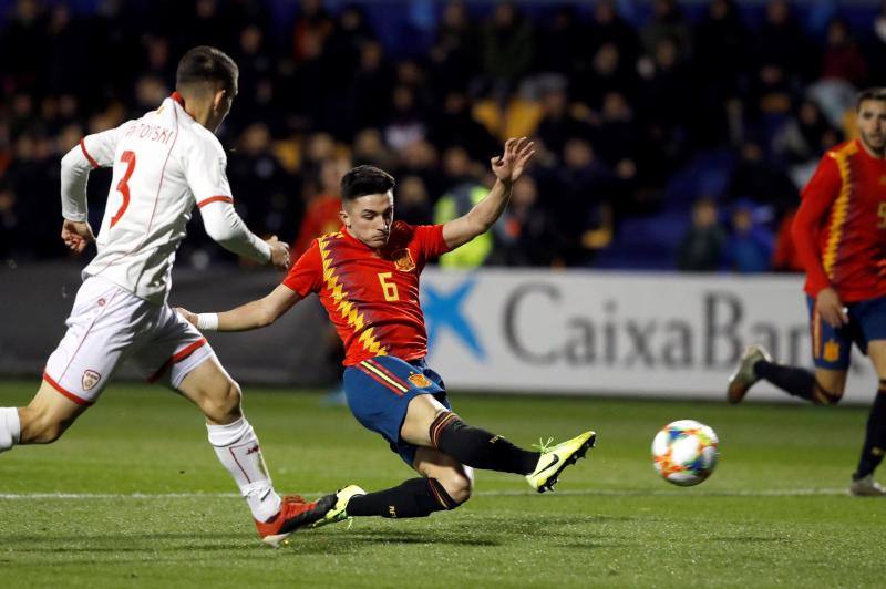 Llegó, debutó y triunfó. El mediocentro sportinguista ha sido el protagonista del primer gol ante Macedonia. Un golazo, que el rojiblanco ha celebrado con su compañeros de selección.